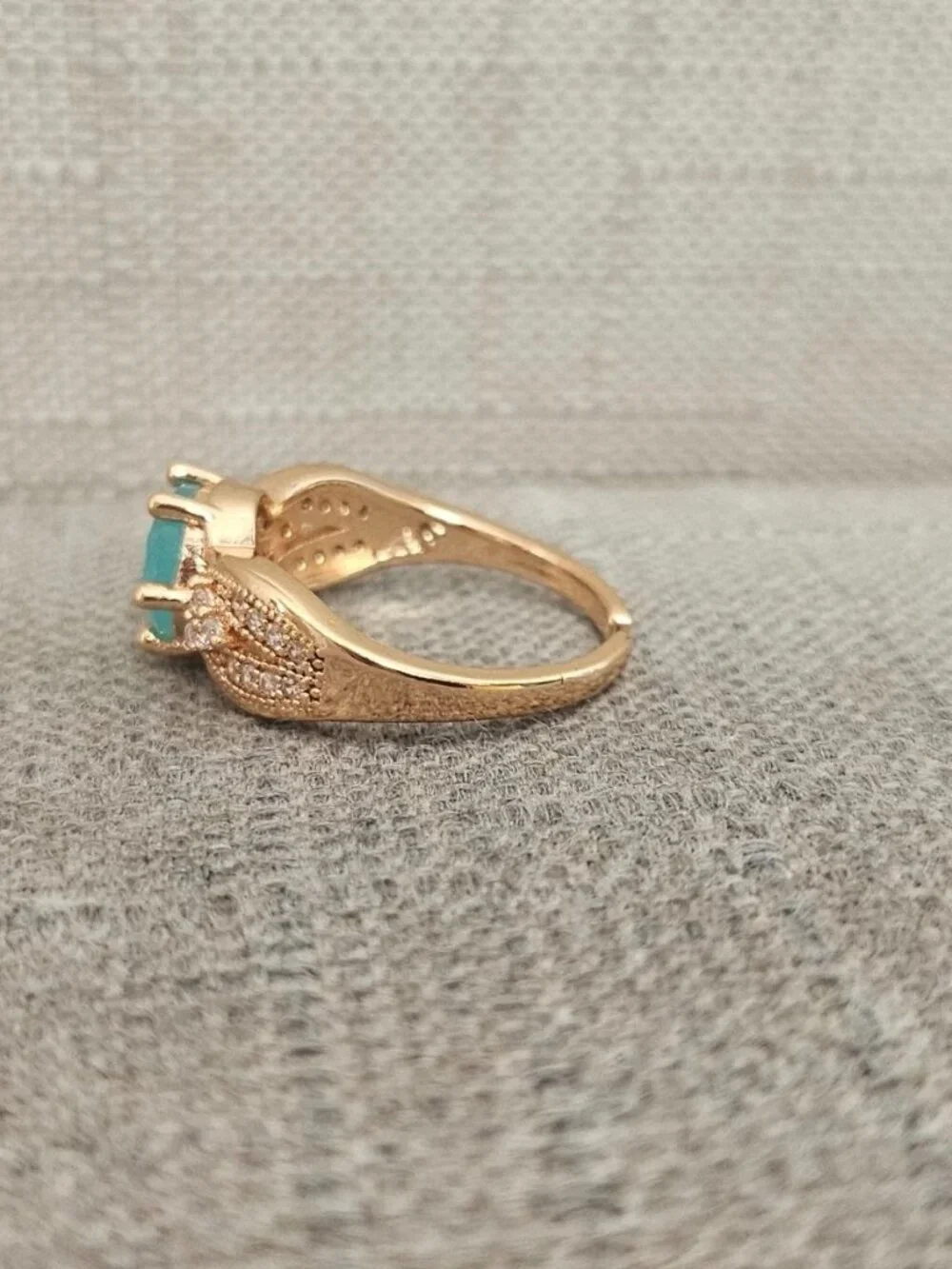 Women Ring Fashion Jewelry Faux Stone Gold Tone Fashion Ring Size 8-9 adjustable - Picture 6 of 12